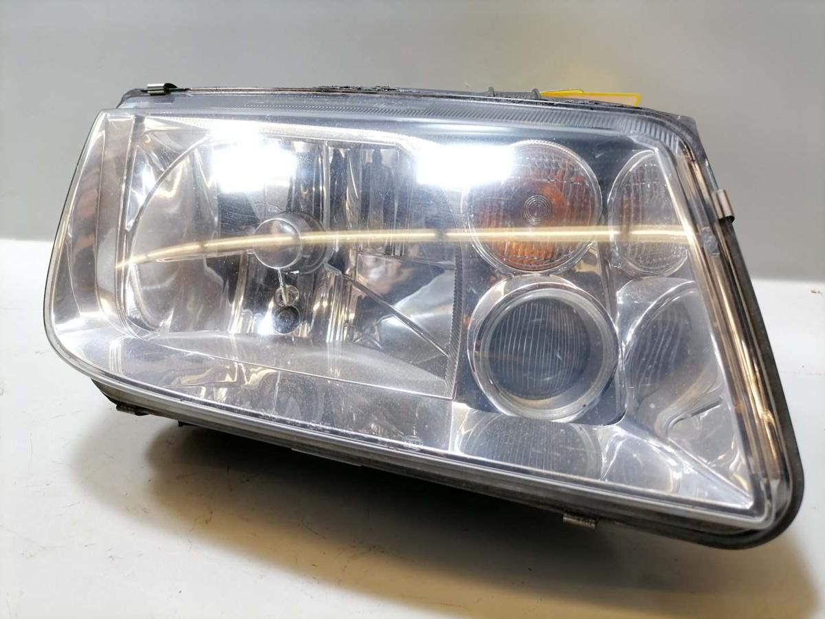 VW Bora original Scheinwerfer vorn rechts Halogen mit integriertem Nebelscheinwerfer Bj.2000